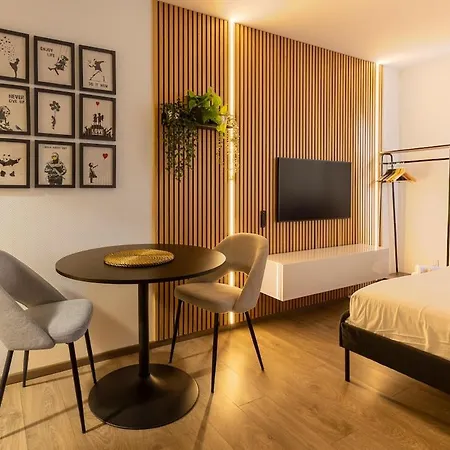 Oakfel By Max, Calm And Design, Old Town Center Daire